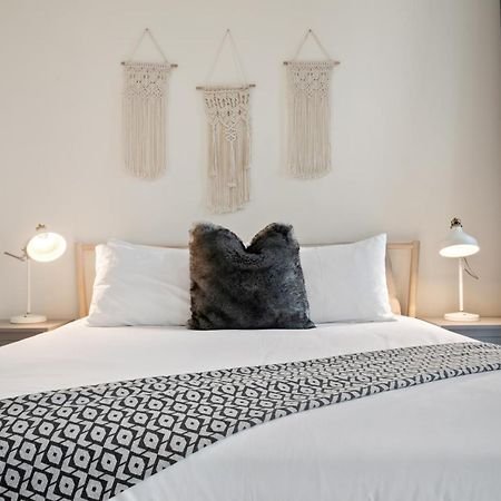 Breathtaking City Views From Dt Apt With Terrace Dubai Exterior foto
